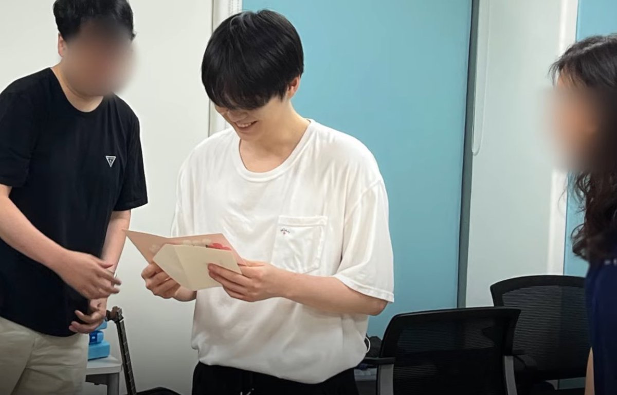 GENIUSLAB_1993's tweet photo. @BTS_twt 민선생님 민윤기
#윤기 #SUGA #BTS @BTS_twt https://t.co/5jyZqNVf4E