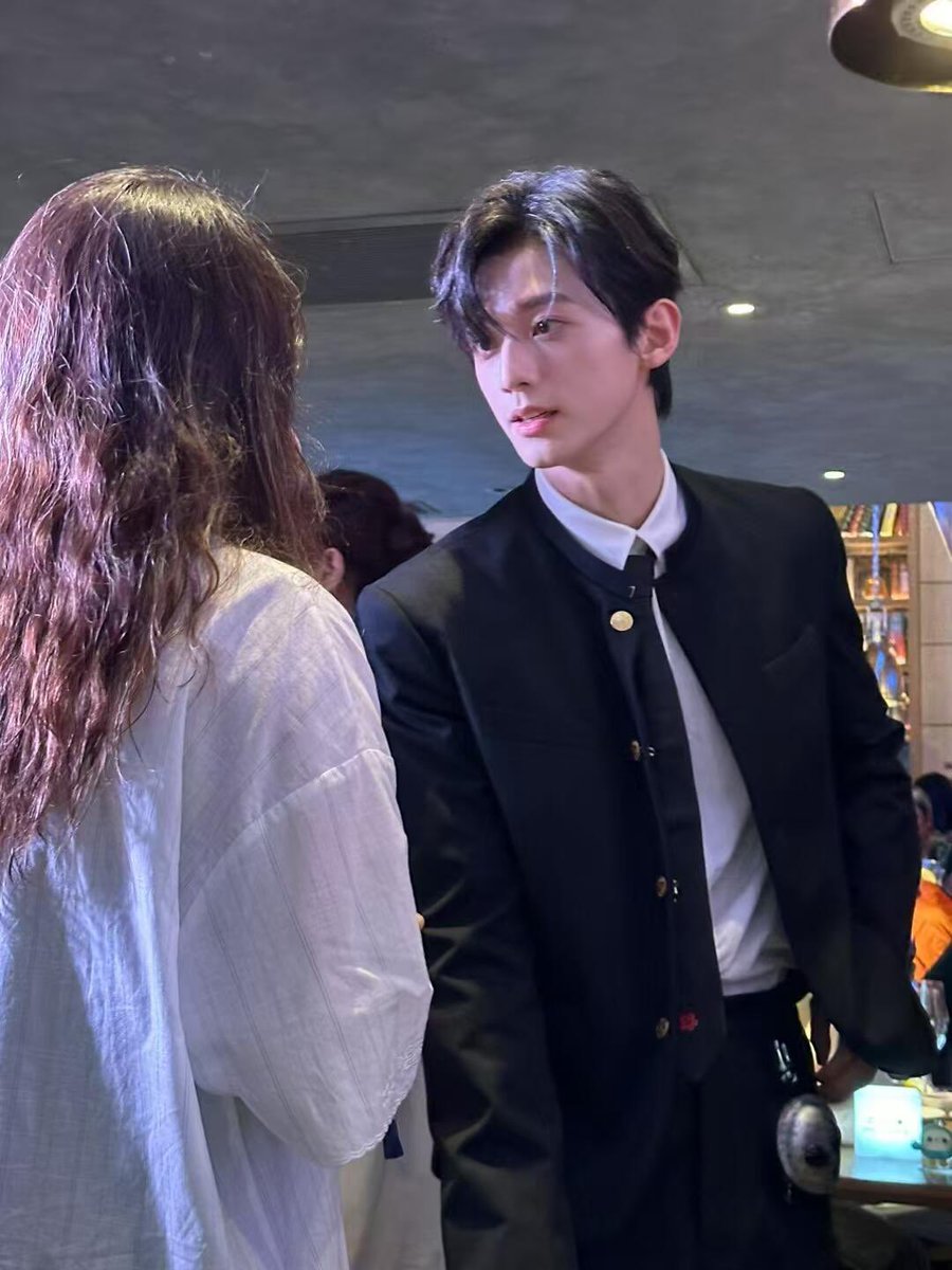 어떤 분이 어제 상하이 행사에서 웨이밍 만났다고 사진 올려주셨어!!