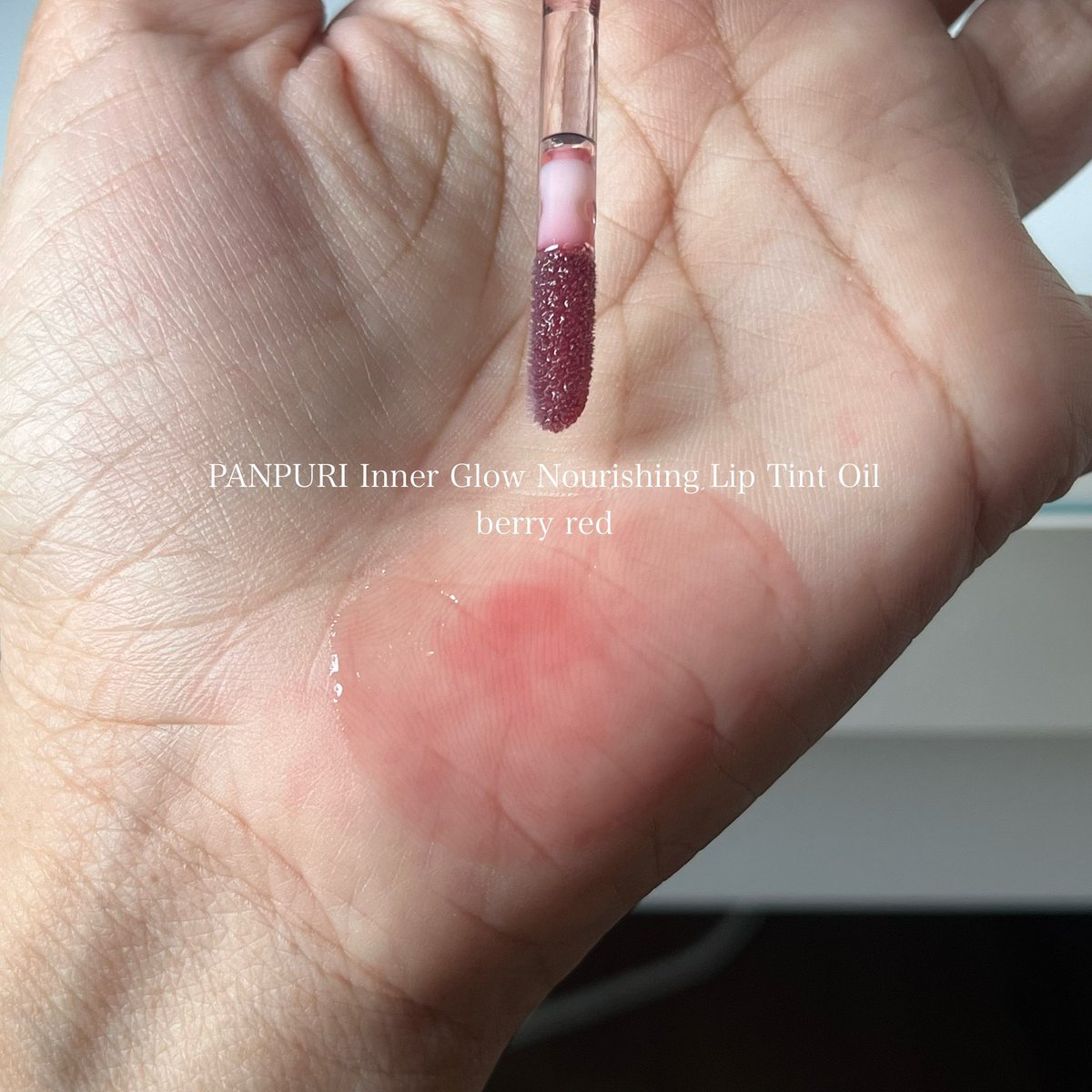 คู่ลิปบำรุงที่ชอบใช้ 🍎👌🏽

ลูกรัก La Mer The Lip Volumizer  Lip Tint &amp; Gloss เป็นลืปกลอสที่เนื้อดี &amp; ปากนุ่มมากกกกกก!! นุ่มฉ่ำแบบข้ามคืน ทาแล้วลงทิ้นต์คือจบบบ ปากสวยมาก มีสีบางๆ เป็นลิปบำรุงที่เนื้อไม่เหมือนใครเลย มีความเย็นเบาๆ เรื่องปากนุ่มคือคอนเฟิร์มจริง ยอมจ่ายย🤲🏼
;