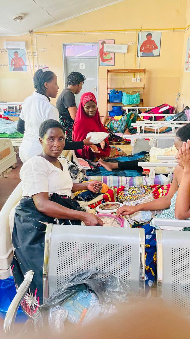 The team from the Fistula Care Centre in Malawi  took some time at the weekend to donate baby clothes at a local maternity ward. 

#FreedomFromFistula #staffappreciation #malawi