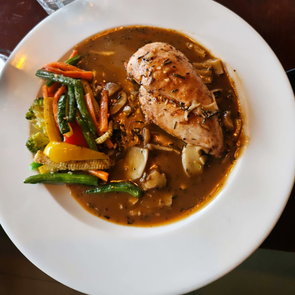 Delicious &amp; Nutritious
Stuffed grilled chicken accompanied by fresh vegetables
from Odam Cafe
While every dish at this cafe is extraordinary, if you wish to experience the finest grilled chicken, this is the one to try..!!
.
.
.
.
#healtyfood #food #ranchi #foodranchi