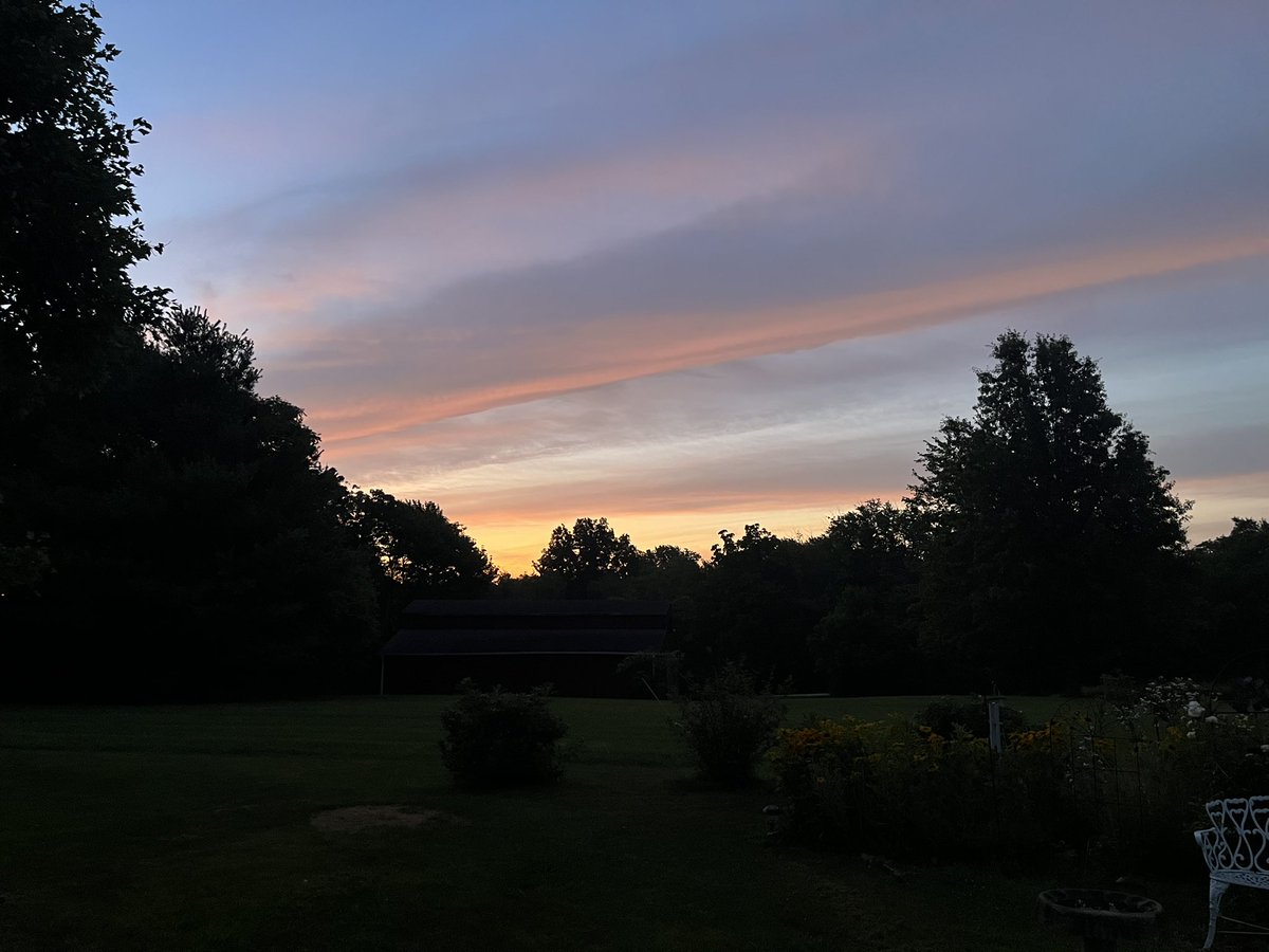 aaaawells's tweet photo. Morning is breaking over the Land of Lincoln #sunris https://t.co/8EUz9ikiPK