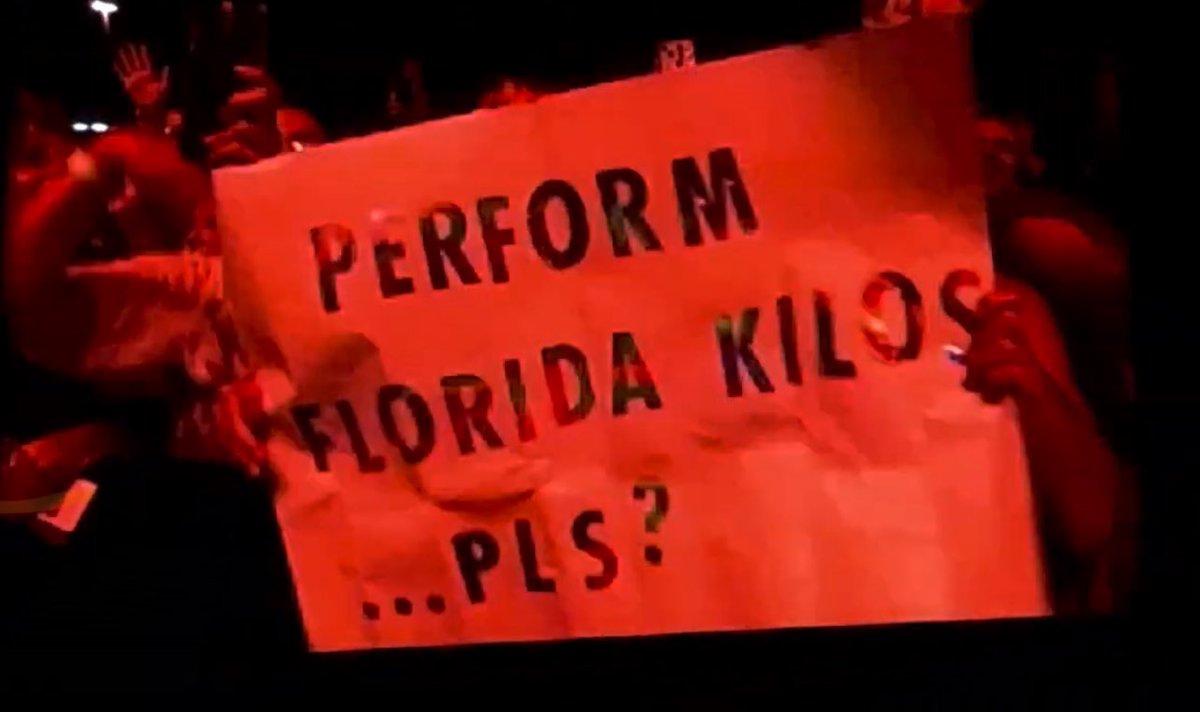 WHO IS GOING TO THE NEXT SHOW OF LANA? CAN SOMEONE BRING A PLACARD SAYING "LANA CHANGE THE SETLIST" JUST LIKE WHAT THEY DID WITH FLORIDA KILOS AND LANA SANG IT