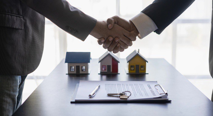 Buying a house before selling yours in the UK?

You may have to pay three different types of taxes!

Read more 👉 lttr.ai/AfpSX

#BridgingLoans #SellingProperty