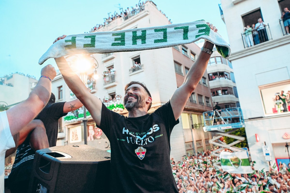 Un año con LA FRANJA. 💚🌴⚽️ <a href="/elchecf/">Elche Club de Fútbol</a>