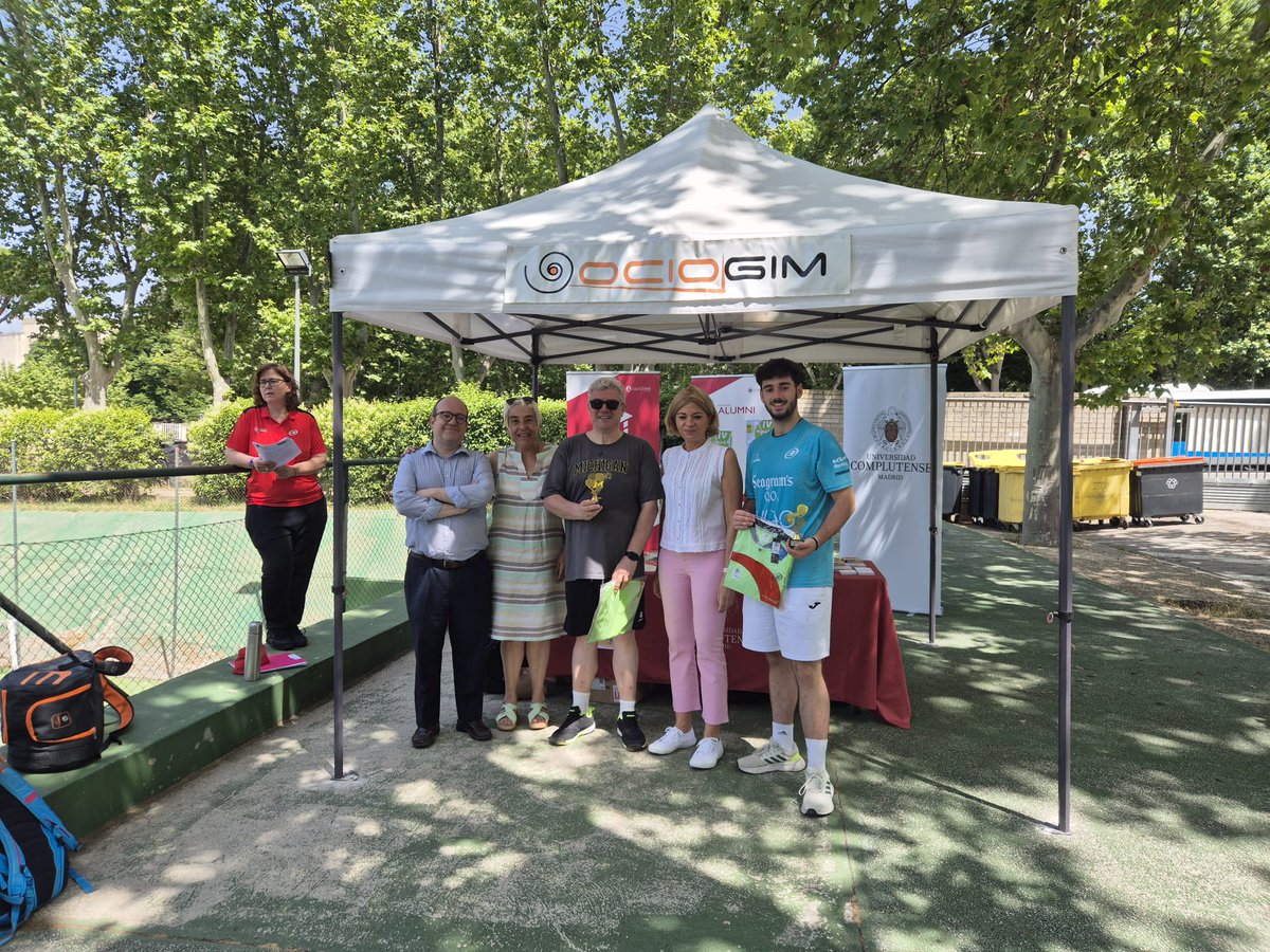 🏓 Así concluyó el Torneo de Pádel del Programa Alumni 2025
¡Gracias a todos los participantes por el nivelazo y la deportividad! y enhorabuena a Francisco y Javier, campeones del torneo🏆 
Dar un reconocimiento a Gema, árbitra oficial de la federación, hasta la próxima edición🫶