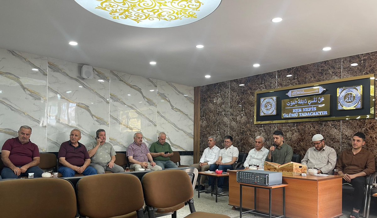 PartiSiirt's tweet photo. Merkez İlçe Başkanı @hikmetekin56 Vekilimiz @mervangul56 İl Başkan Vekilimiz Av. Abdulhakim Gider ve teşkilat mensuplarımız ile birlikte;

📍Men
📍Marangoz
📍Evin
📍Yüzer

Ailelerinin taziyelerine katılım sağladılar.
Vefat edenlere Allah’tan rahmet,ailelerine başsağlığı dileriz. https://t.co/YDvywDkpYz