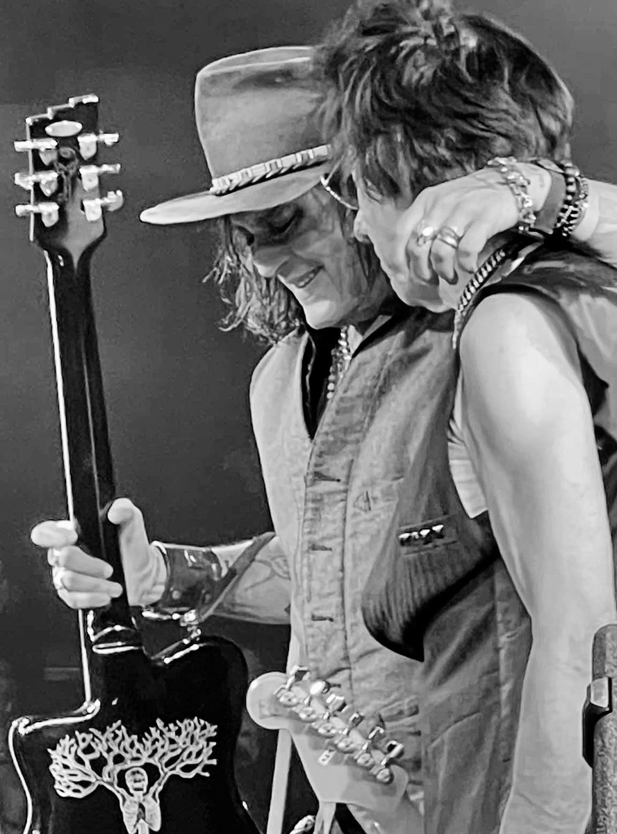 NicoleH9916's tweet photo. Happy heavenly birthday Jeff, we miss you💫❤️

#JeffBeck
#JohnnyDepp
#ThisAndThat https://t.co/8scyIV7Mu6