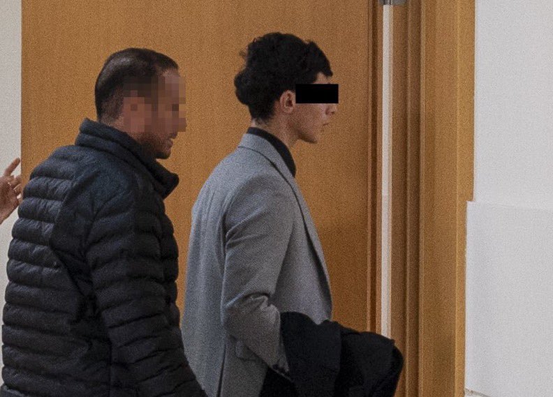 🇦🇹 Avusturya: 12 yaşında bir kız öğrenci, Avusturya'nın Viyana Merkez İstasyonu yakınlarındaki bir otoparkta 19 göçmen tarafından tecavüze uğradı.

İlk sanığın 17 yaşında bir Suriyeli olduğu ve iddia edilen itiraflara rağmen beraat ettiği bildirildi.

Mahkemenin, kızın rızası