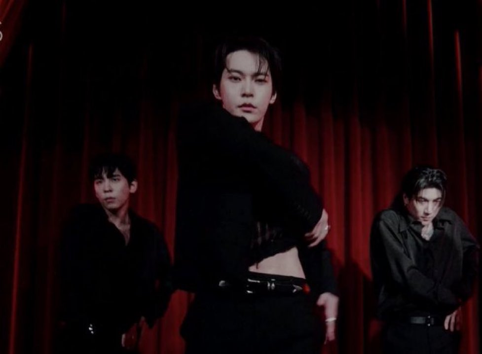 woehdpalclek's tweet image. 복근 보여주기 온도차