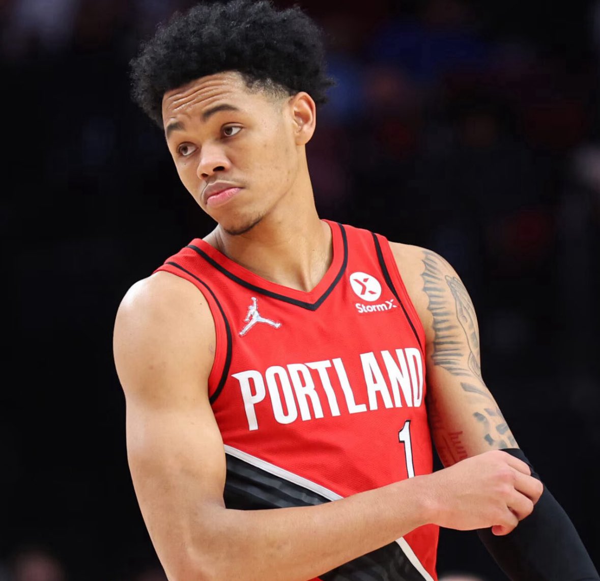 ✈️ TRASPASO ✈️

Los Celtics deciden dar un paso adelante e incorporar talento a su roster:

 ☘️ A Celtics: Anfernee Simons y 2x Segundas Rondas.

🏀 A Blazers: Jrue Holiday.

La franquicia de Boston decide apostar por el joven de Portland en una temporada en la que, sin Tatum,