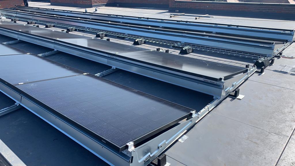 Thousands of UK businesses have chosen Solar Panels. Have you?

Solar Panels have now become the fastest growing energy source not just in the UK but worldwide!

Take the time today to contact our team by calling 01325 249294 or visit: harveyelectricalservices.com/commercial/sol…