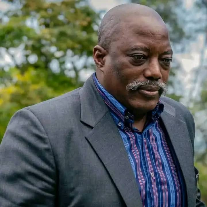 FalialaKiza's tweet photo. L'enfant du Pays, le Président de la République Honoraire Sénateur à vie le Général Major Docteur Raïs Joseph Kabila Kabange est arrivé à Bukavu pour la recherche de la Paix, il a pris l'engagement d'aller partout pour ramener la Paix au pays et il va la ramener. https://t.co/ImbRGD5L34