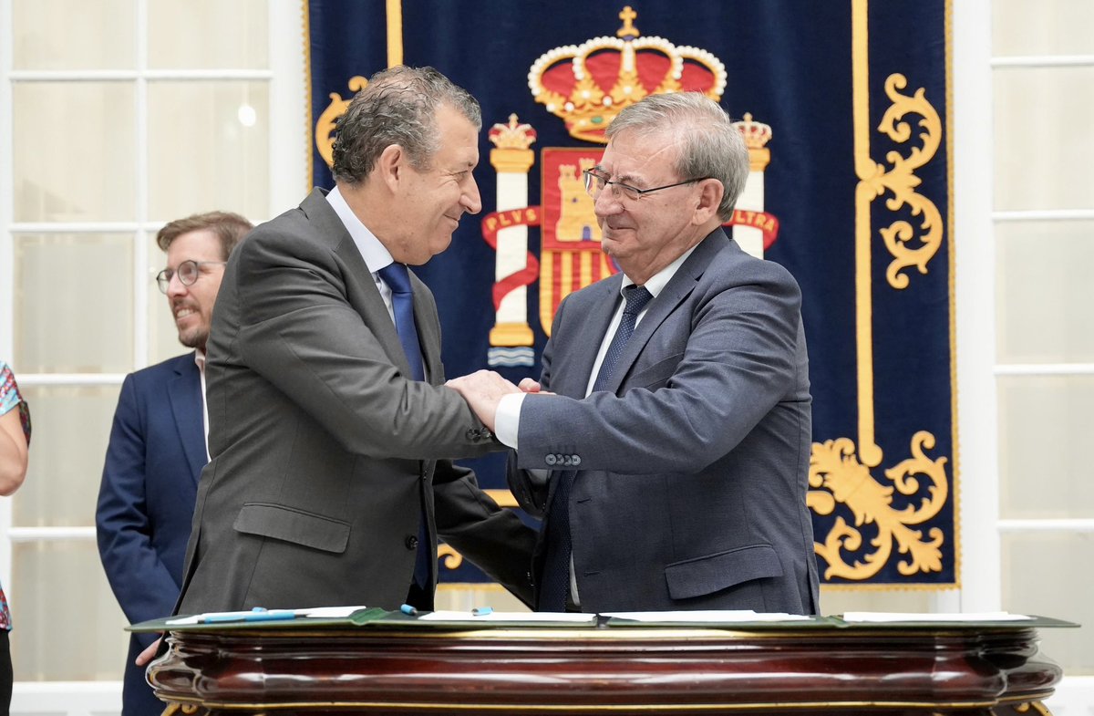 Estoy especialmente contento y satisfecho por la firma junto @Se_MemoDemo, a <a href="/AndaluciaJunta/">Junta de Andalucía</a> y <a href="/Ayto_Sevilla/">Ayuntamiento de Sevilla</a> del protocolo para la exhumación de la fosa de Monumento, con 2.616 víctimas de la represión franquista.

No es solo el cumplimiento de la ley; es, ante todo, un acto de