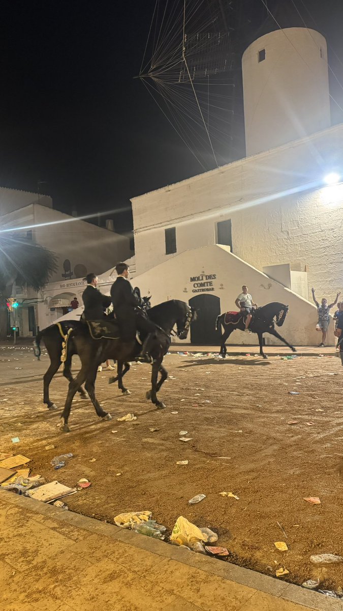 xxinxeta's tweet photo. Quin Sant Joan més diferent…
Des d’una altra perspectiva, observant i visquent altres moments de sa festa 

https://t.co/dmtVcfL7vz

Amb es cor ple i amb calma 💛#amarija

Bon migdia, éssers del món
✨175 https://t.co/hxZEElXzC4