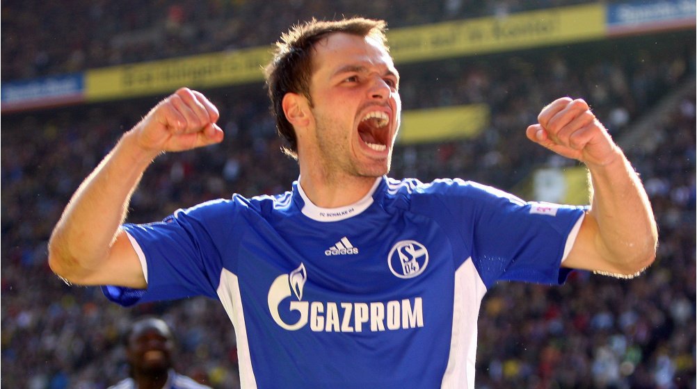 unserfussball's tweet image. 9⃣ Heiko #Westermann - Bielefeld, HSV, Schalke 04

Symbole du défenseur besogneux des années 2000, respecté pour sa combativité et son professionnalisme. C'est un défenseur central capable de jouer latéral, infatigable, généreux, souvent là où on l’attendait pas.

#CalvitieGang