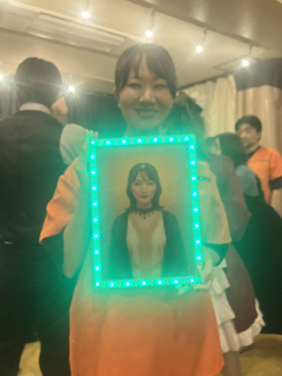 comechil_fun's tweet photo. 本編には登場しなかったものたちも😳

公演オリジナルTシャツやチェキボード、前説のための小道具などなど！

劇場全体を『おしかつ』ムードに飾っていました✨

#社会人サークル
#カムチル
#演劇
#カムチル演劇部 https://t.co/FvdWbiWTDX