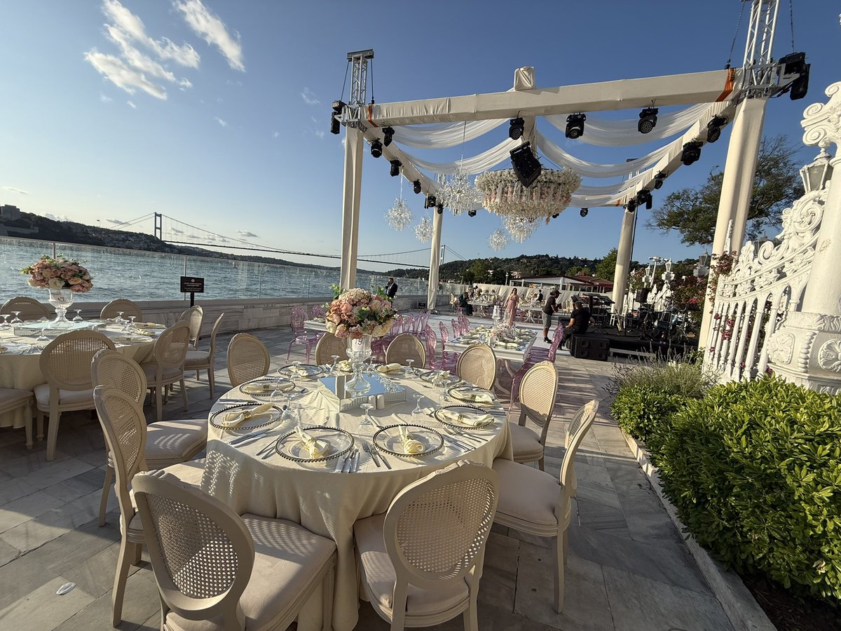 Küçüksu Kasrı’nda rüya gibi bir düğün organizasyonu. 21.06.2025 Tarihinde, İstanbul Küçüksu Kasrı’nda, Birgül &amp; Okan çiftinin düğün organizasyonunu gerçekleştirdik. #düğün #organizasyon #küçüksukasrı #düğünorganizasyonu #mecidiyekasrı #küçüksukasrıdüğün 

kervanorganizasyon.com