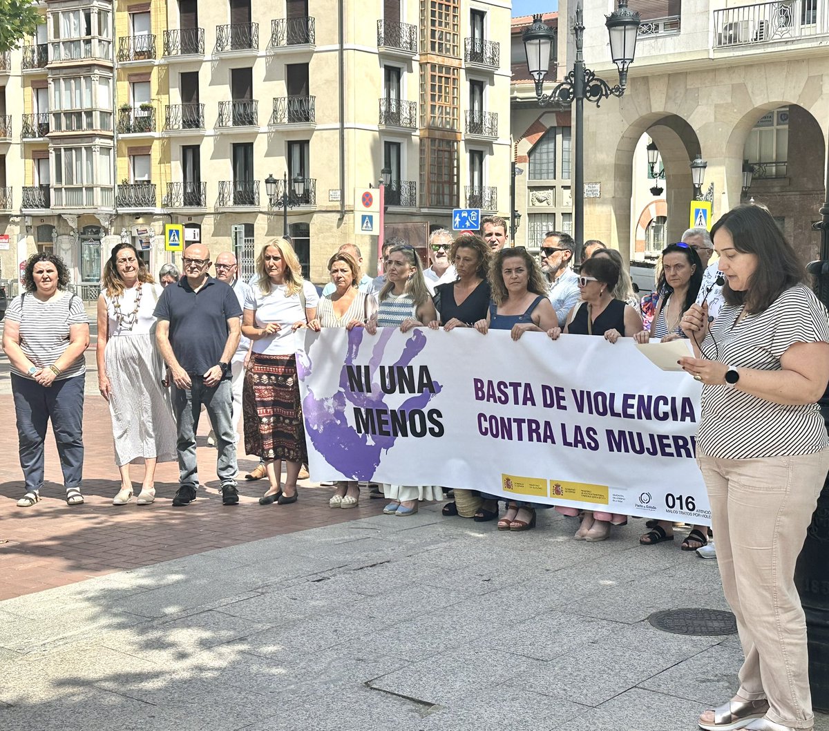Basta de violencia contra las mujeres.

Convocamos un minuto de silencio ante el nuevo asesinato por violencia de género.