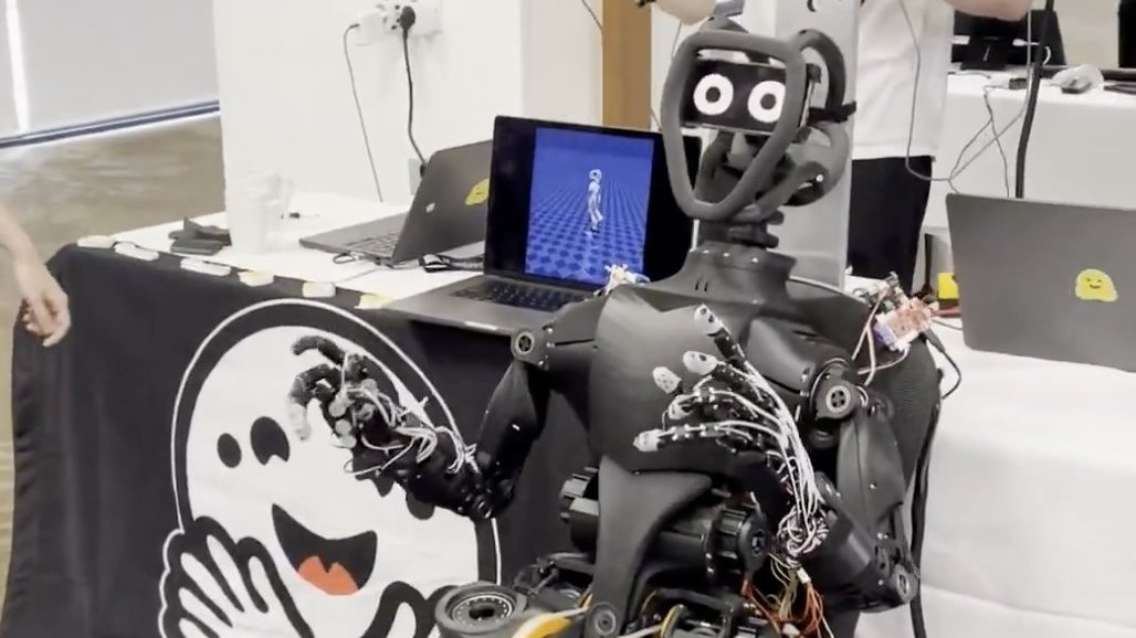 HuggingFaceのロボット、UIがクッソオトボケだけど絶対触ったら楽しいやつじゃん。。（40万円で購入できるらしいのでwaitlist入りをお願いした