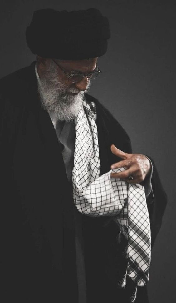 سامانه ی پدافند رهبری 
سینه ماست؛
تا هستیم سید علی سپر نمی خواهد✌️🇮🇷
#ایران_پیروز
#IranIsWin