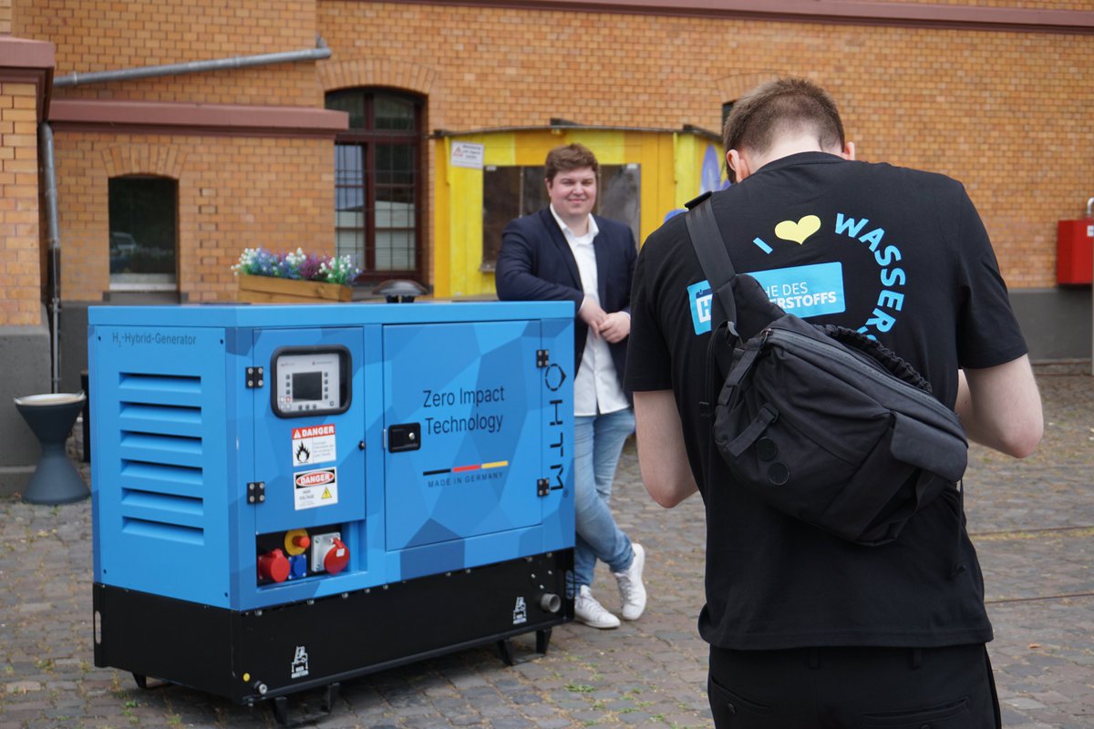 #WDW-Rückblick 23. Juni
Eindrücke aus Mainz: Ab 13 Uhr Übergabe des Förderbescheids für das Projekt „H2 Initialnetz Mainz“ bei den Mainzer Stadtwerken; ab 14:15 Uhr Filmaufnahmen in der Innovationsagentur Rheinland-Pfalz.

#WDW2025 #Wasserstoff #WasserstoffErleben #Energiewende