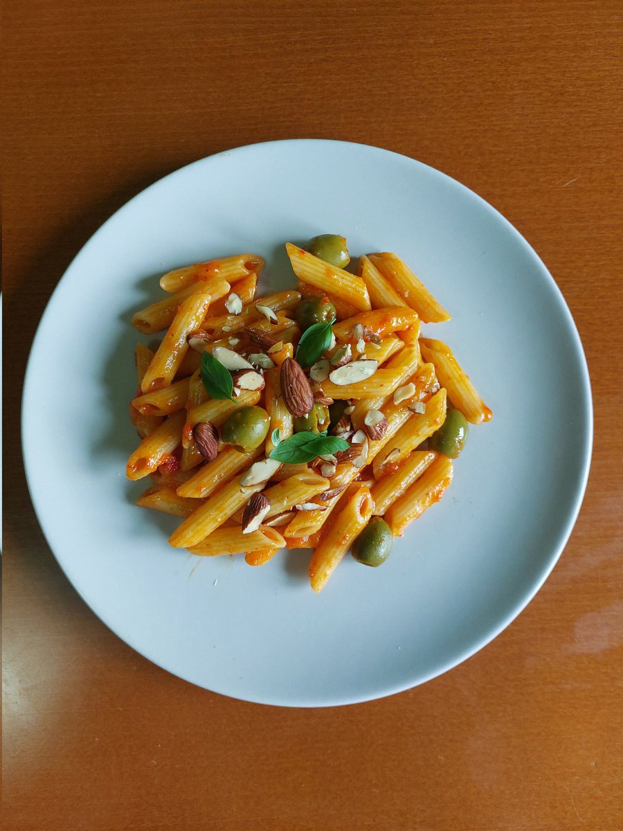 M_B_art's tweet photo. #penne #rigate #pasta #roasted #pepper #sauce #olives #oliveoil #garlic #almonds #salt #pepper #tasteofitaly #ilikecooking https://t.co/FJ8udxZQad