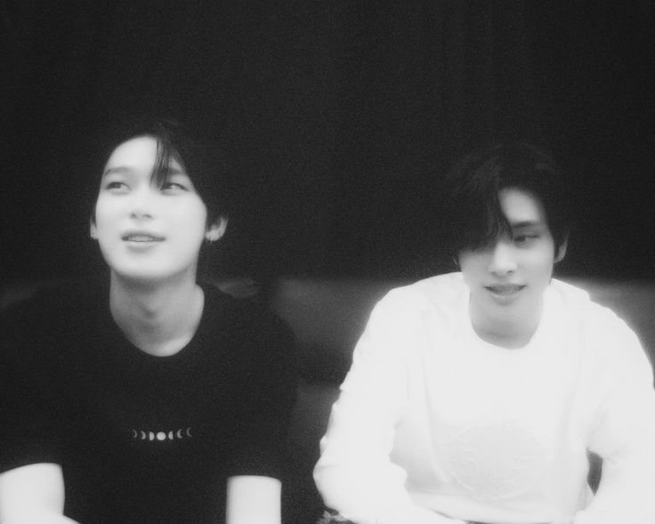 Echoes Arc 🗝 ; Di Ujung Hari, Aku &amp; Kamu

#JakeNoo Few Tweets Local AU written by bluemartines

Dunia boleh seramai apa pun, tapi Josh cuma butuh satu hal, tempat untuk pulang.

Dan tempat itu adalah Mia.