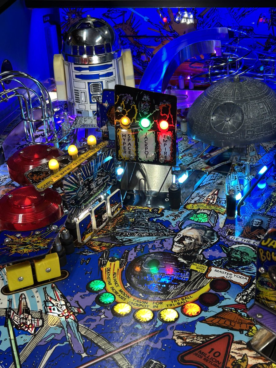 BK20004's tweet image. DataEast 1992 Star Wars ２台レストア完了