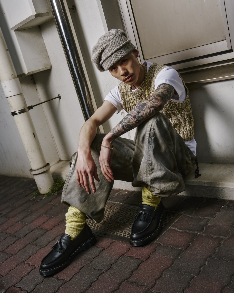 日本限定のグレーステッチ ハードウェア タッセル ローファーなら