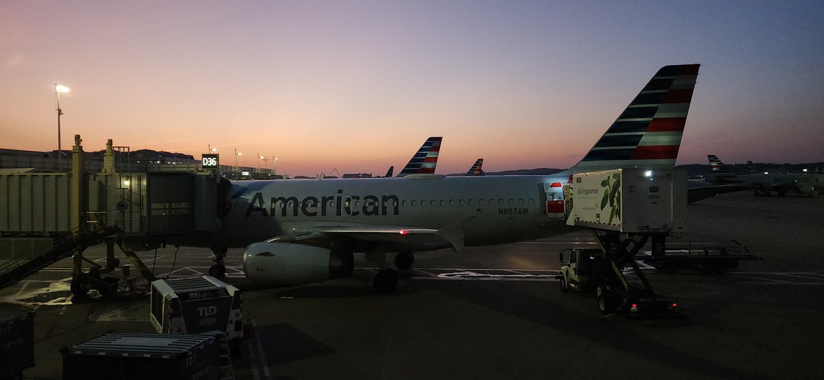 love_corey's tweet image. GM the beautiful sunrise from @Reagan_Airport @TuckerFox5 @Conthescene @MikeTFox5 @MatthewCappucci @TaylorGrenda @gwenfox5dc @caitlinrothfox5 @JenDelgadoFOX @accuweather @weatherchannel @capitalweather