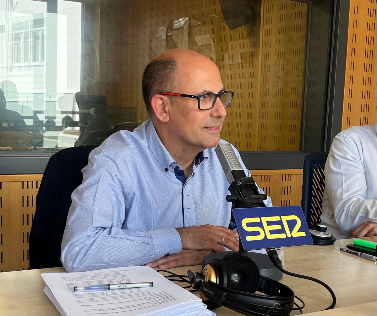 Grupo PSOE Ayto. Valladolid (@psoe_aytovll) on Twitter photo Hoy en la Junta de Portavoces de <a href="/ValladolidSER/">Radio Valladolid</a> se abordará la Zona de Bajas Emisiones con la participación del concejal <a href="/velezpsoe/">Luis Vélez</a> en directo a partir de las 12:30 h. en el 106.7 FM, 1044 OM y radiovalladolid.es Hoy en la Junta de Portavoces de <a href="/ValladolidSER/">Radio Valladolid</a> se abordará la Zona de Bajas Emisiones con la participación del concejal <a href="/velezpsoe/">Luis Vélez</a> en directo a partir de las 12:30 h. en el 106.7 FM, 1044 OM y radiovalladolid.es