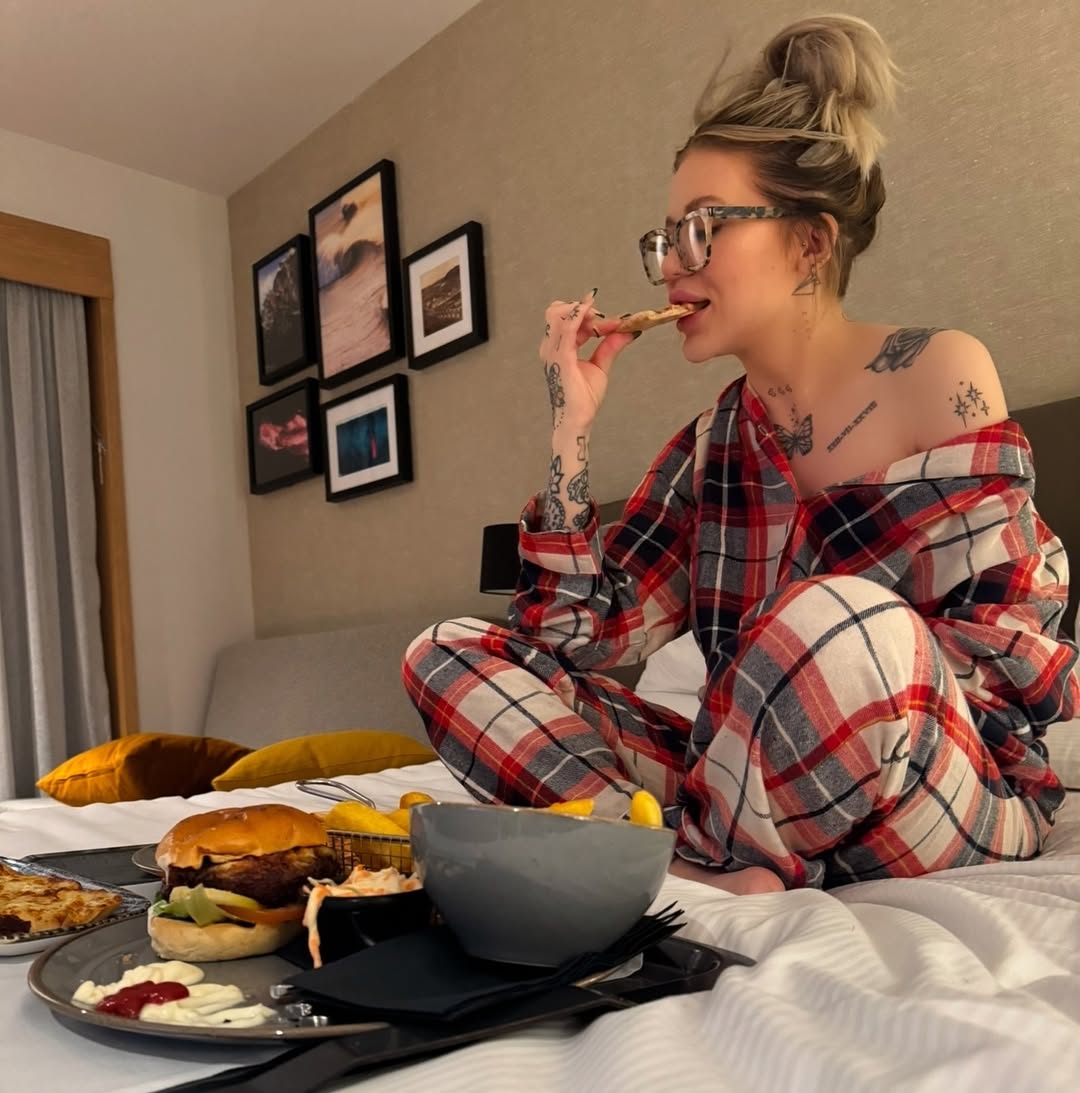 Not to start drama, but @basicbee’s Tuesday could teach your Tuesday a thing or two.

#tuesdayvibe