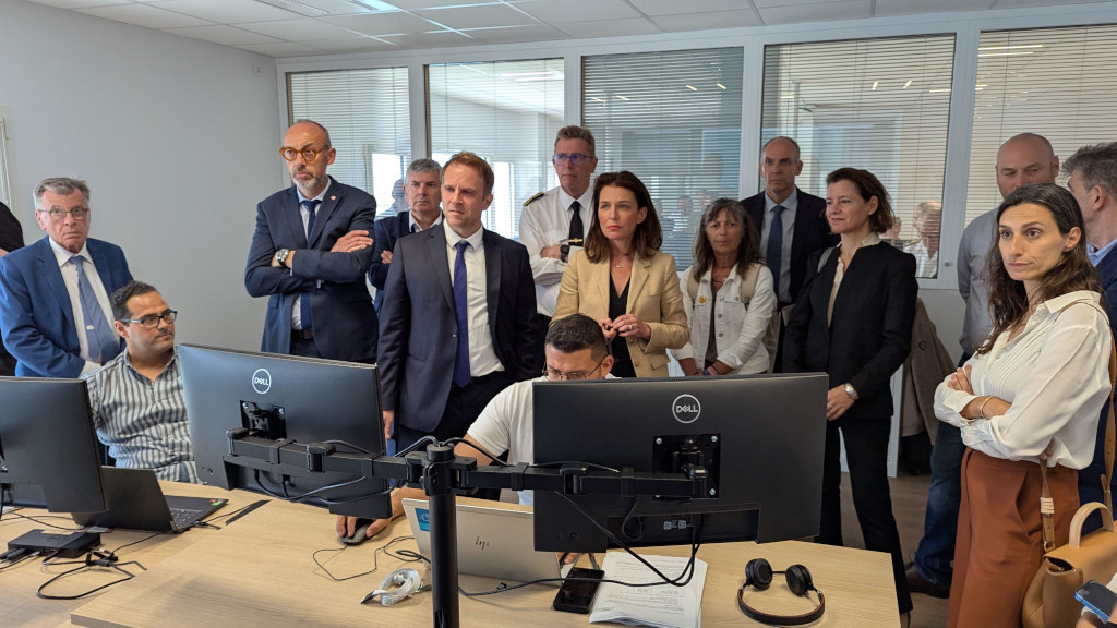 [23/06] Déplacement en #Vendée de Marc Ferracci, ministre chargé de l'industrie et de l’Énergie - visite du parc éolien en mer Yeu-Noirmoutier et des installations de maintenance sur l'Île d'Yeu.
Fin 2025, 61 éoliennes d’une puissance de 8 MW chacune produiront de l’électricité