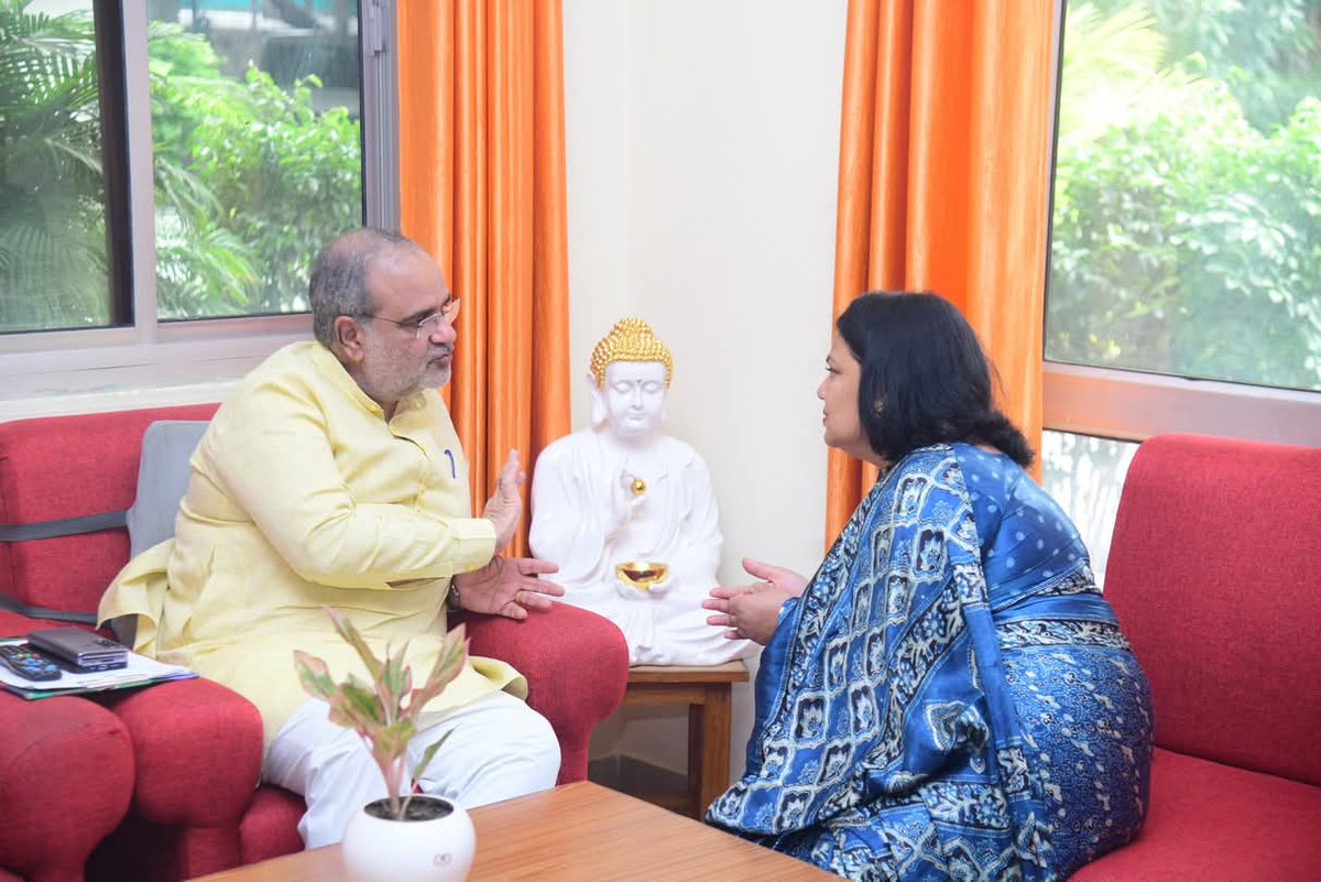 madhuripolitics's tweet photo. माननीय प्रदेश अध्यक्ष श्री भूपेंद्र सिंह जी से  शिष्टाचार भेंट कर आशीर्वाद लिया . https://t.co/l3Of59WMjw