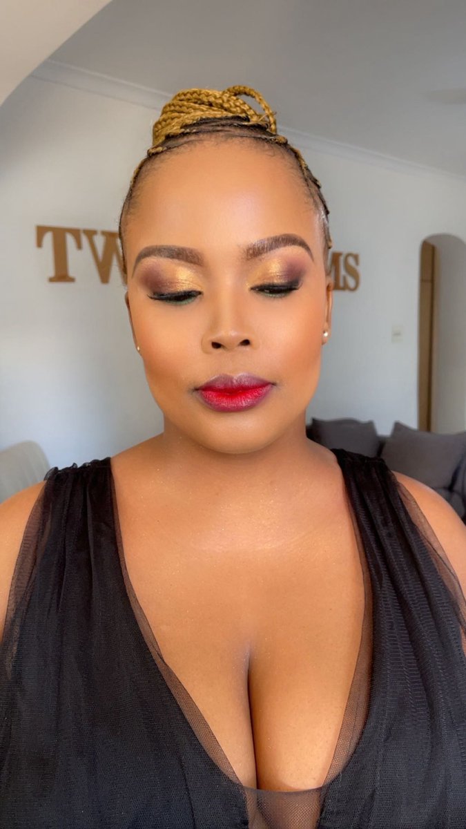 VollashA's tweet photo. Durban July Full Glam Makeup &amp; Wig Install hotel call out bookings📱0736742638 call/whatsapp #durbanjulymakeupartist #durbanjulyweekend #marvelsofmzansi #hollywoodbetsdurbanjuly #travelingmakeupartist #Durban #glammakeup #wiginstall #styling #シviral #fyp #fypviraltwitter #fypシ https://t.co/ycGUjhxOZp