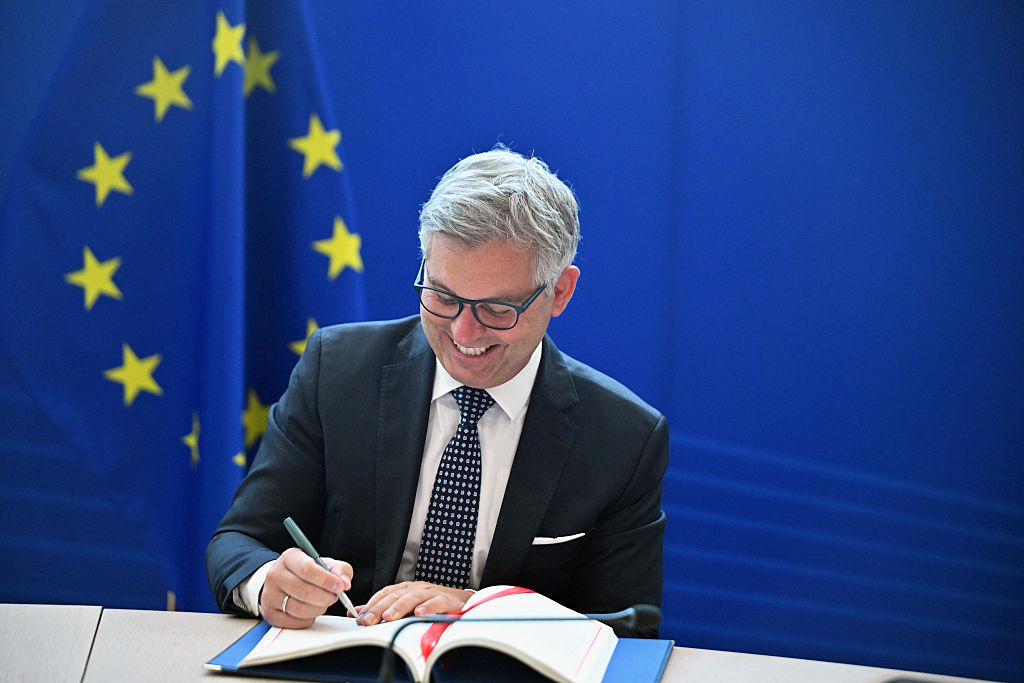 Commission plans to equip Europol with decryption technology by 2030 dlvr.it/TLX34Q