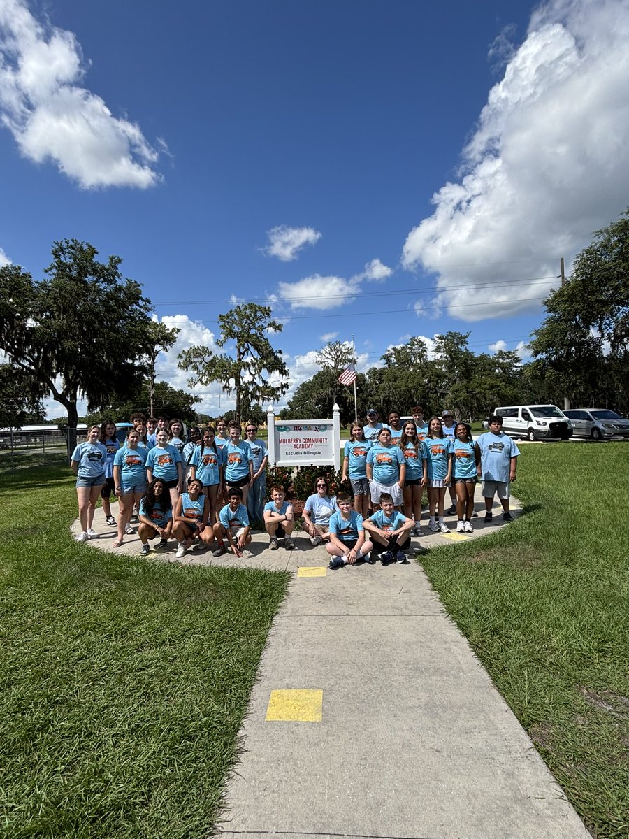 And they’re off! The LMMS travel club did a fabulous job fixing up flower beds, sorting school supplies, cleaning classrooms, and playing with kids as a service project at a charter school outside Tampa that is geared to children of migrant workers.