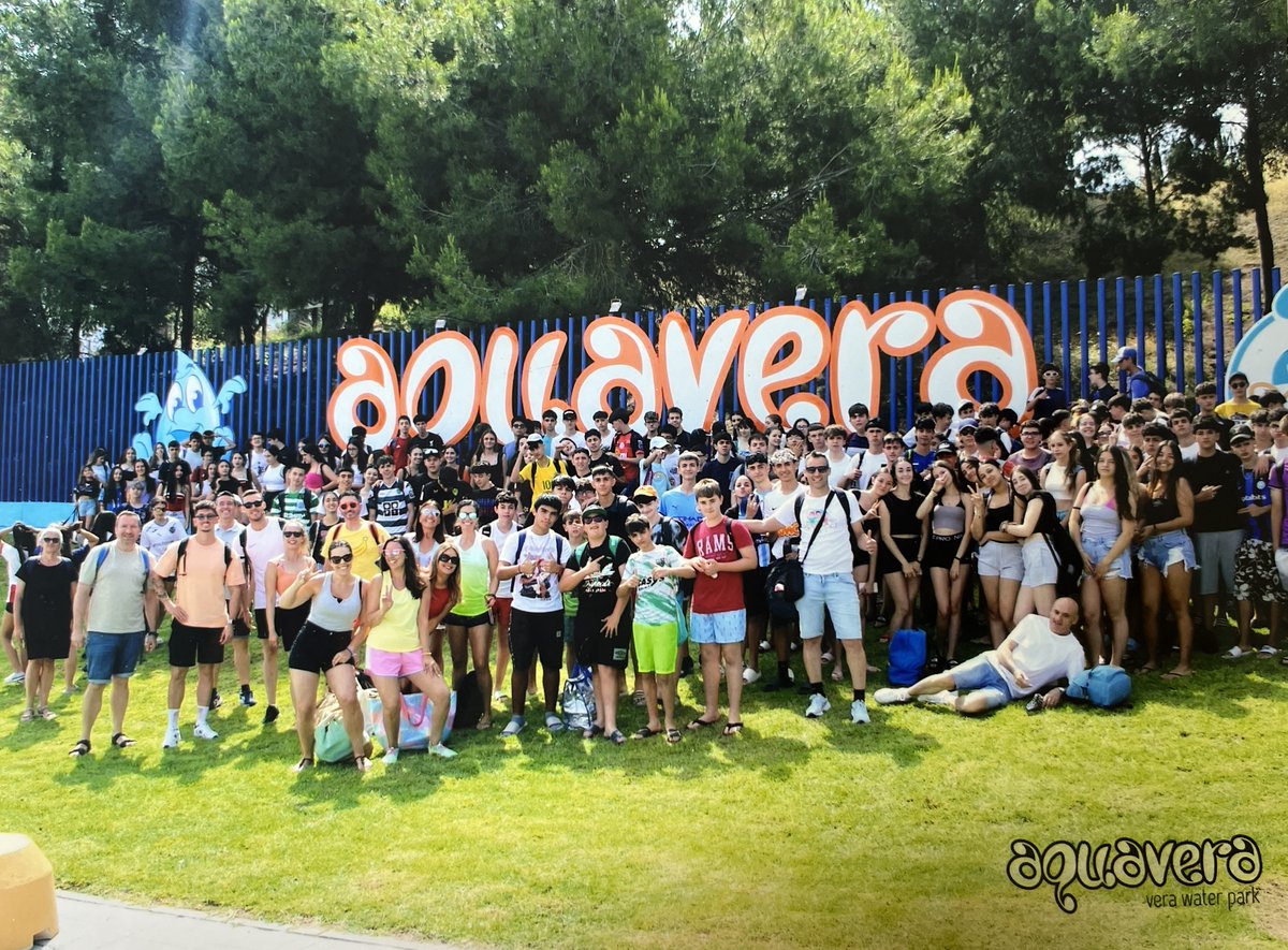 Un año más, alumnado y profesorado disfrutaron de una jornada de convivencia en el parque acuático Aquavera. Risas, juegos y muchos chapuzones marcaron un día inolvidable. Una forma refrescante y divertida de despedir el curso... ¡y dar la bienvenida al verano!