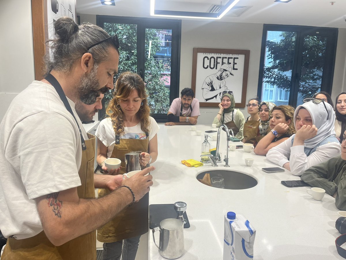 Fatih İlçe Millî Eğitim Müdürlüğü (@fatihilcemem) on Twitter photo ☕️Mesleki Çalışma Haftası kapsamında ilçemiz öğretmenlerine <a href="/FatihBelediye/">Fatih Belediyesi</a> iş birliği ile “Barista Atölyesi” düzenlendi. Öğretmenlerimiz kahvelerini yapıp keyifle yudumladılar. Atölye sonunda İlçe Müdürümüz M. Fatih Çepni öğretmenlerimize katılım belgelerini verdi.
<a href="/MucahitYentur/">Murat Mücahit Yentür</a> ☕️Mesleki Çalışma Haftası kapsamında ilçemiz öğretmenlerine <a href="/FatihBelediye/">Fatih Belediyesi</a> iş birliği ile “Barista Atölyesi” düzenlendi. Öğretmenlerimiz kahvelerini yapıp keyifle yudumladılar. Atölye sonunda İlçe Müdürümüz M. Fatih Çepni öğretmenlerimize katılım belgelerini verdi.
<a href="/MucahitYentur/">Murat Mücahit Yentür</a>
