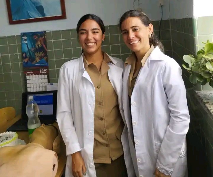 Reconocimiento a la dedicación y el esfuerzo de estas profesionales de la salud, que han alcanzado satisfactoriamente su categoría docente. Su compromiso con la formación de las futuras generaciones de médicos es fundamental. ¡Felicidades!🇨🇺