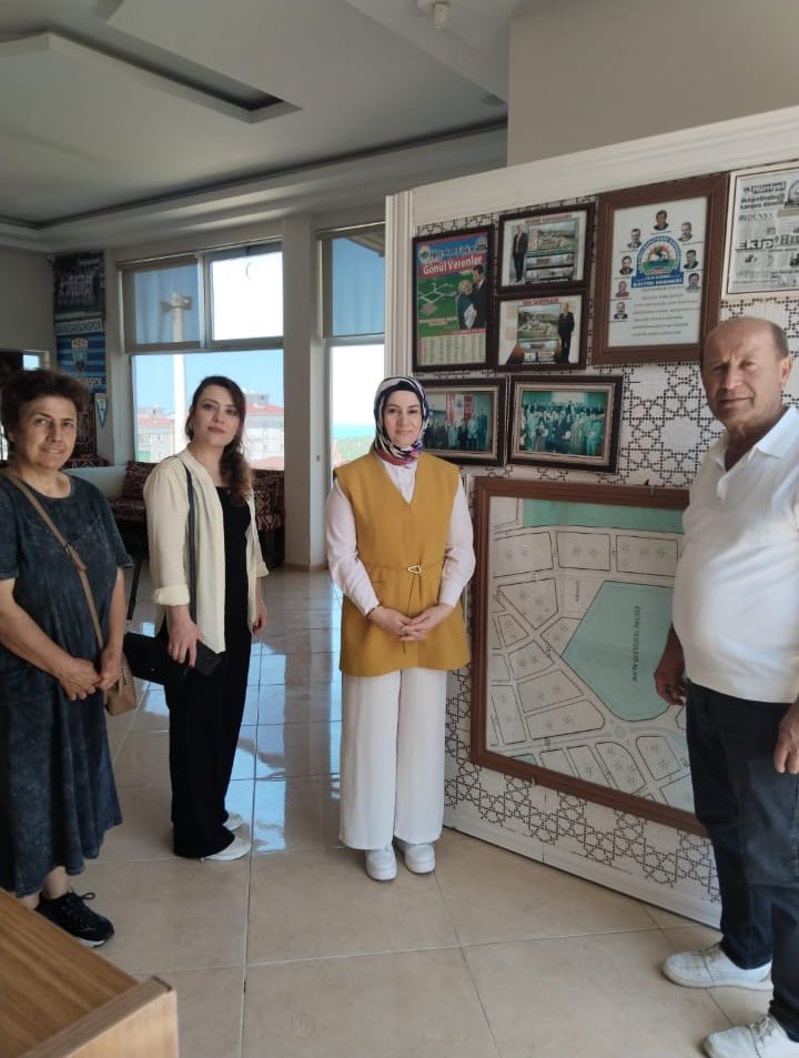 akkadinn5555's tweet photo. İlçe Kadın Kolları Başkanımız @sevgi_cakirr55 ve yönetim kurulu üyelerimizle birlikte Karasamsun Mahalle Muhtarımız Hüseyin Yıldırım’ı ziyaret ettik.Misafirperverliği ve nazik ev sahipliği için kendisine gönülden teşekkür ederiz. https://t.co/ZkFZjexKSt
