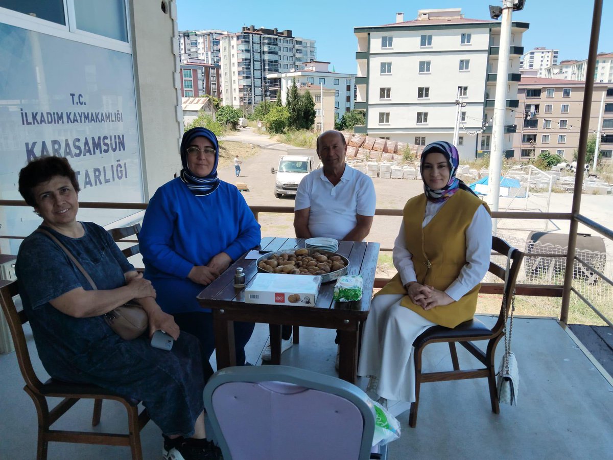 akkadinn5555's tweet photo. İlçe Kadın Kolları Başkanımız @sevgi_cakirr55 ve yönetim kurulu üyelerimizle birlikte Karasamsun Mahalle Muhtarımız Hüseyin Yıldırım’ı ziyaret ettik.Misafirperverliği ve nazik ev sahipliği için kendisine gönülden teşekkür ederiz. https://t.co/ZkFZjexKSt