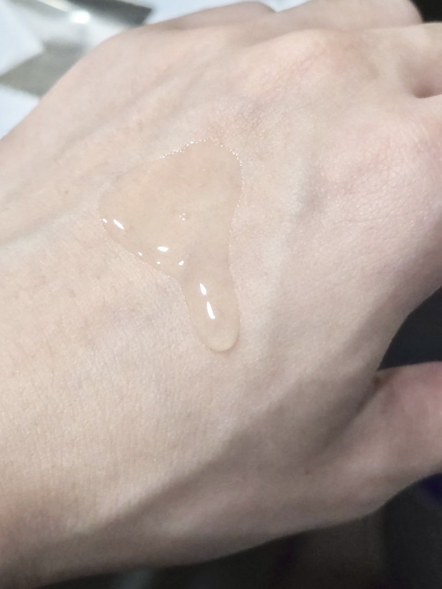 มาแชร์รูทีนจัดการสิวที่ชอบช่วงนี้ค้าบบ

ตัวแรกเลย EFFACLAR Micro-Peeling Gel คลีนเซอร์ลดสิว มี Salicylic และ LHA 2% ใช้แล้วหน้าเรียบเนียนขึ้น สิวแห้งไว ลดรอยสิวได้ด้วย ล้างหน้าแล้วรู้สึกสะอาดสดชื่น ไม่ทิ้งความมัน แต่อ่อนโยน ใช้ได้ทั้งหน้าทั้งตัวเลย

อีกตัวที่ดังมากก