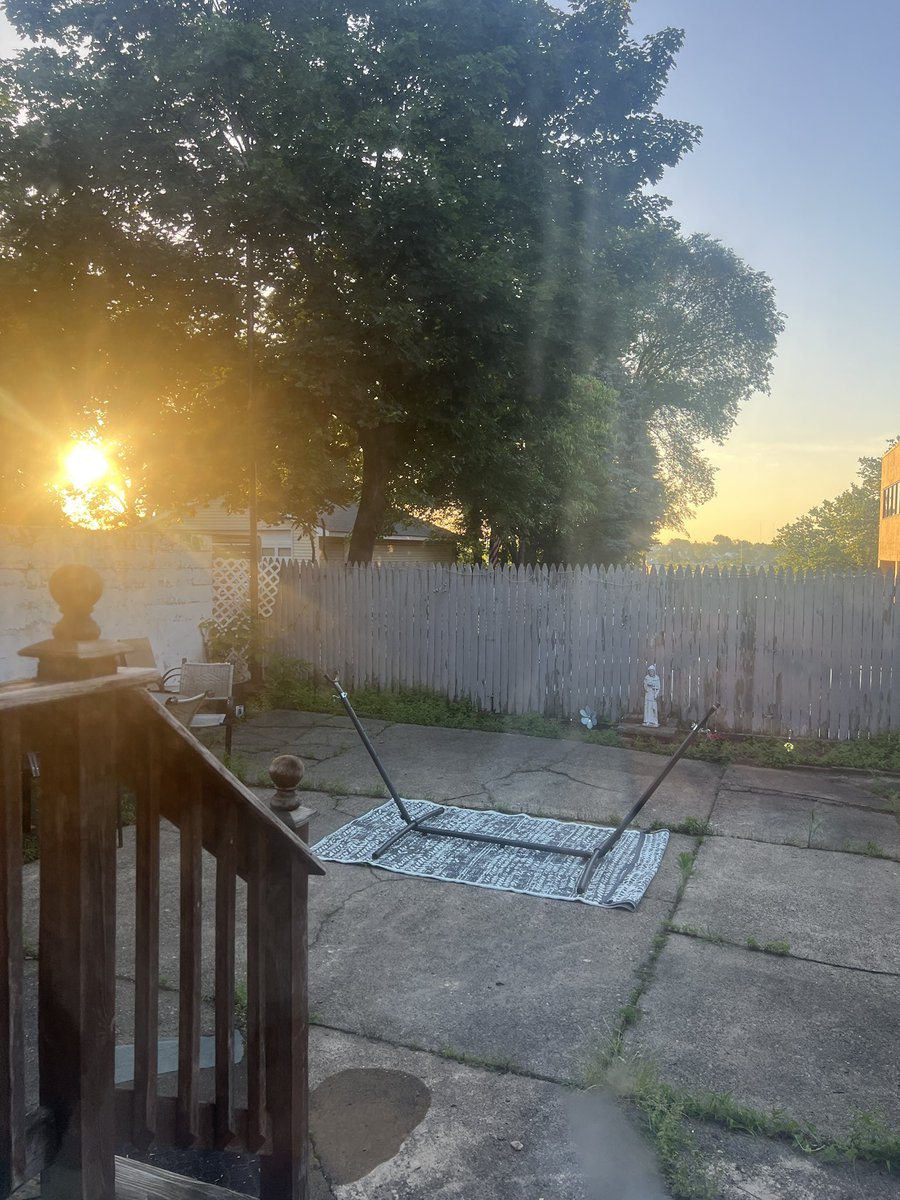 divorcediariess's tweet photo. Day 4 of 100 days of #5amwritersclub #divorcediaries #letsgo #WritCommunity ing https://t.co/OKnoqzG0aK
