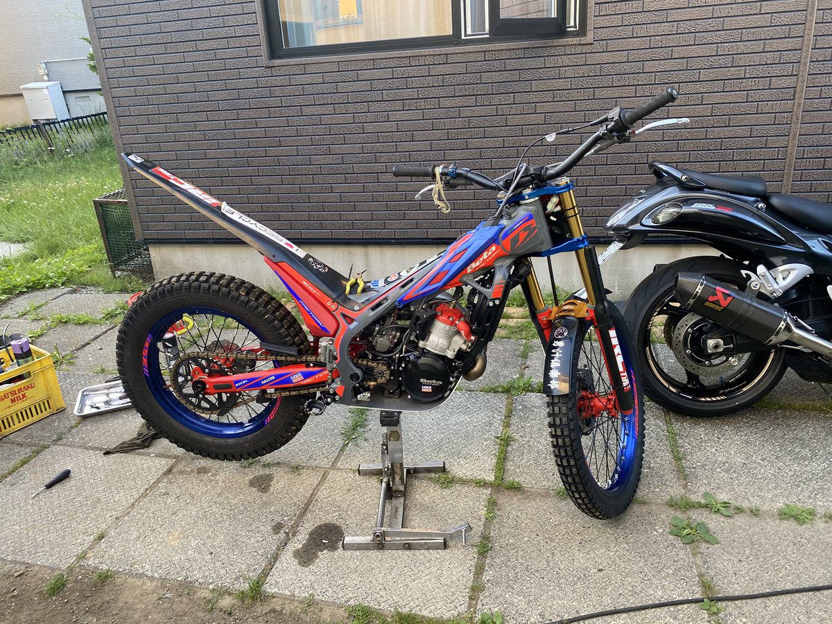 ryuhworld's tweet image. 本日も、仕事後に雨のわっさむ大会後の手入れ。
パンクしたタイヤチェンジやあちこちから出てくる、わっさむ草を取り除いたり...
ようやく乗れる様になったかな😆

#mxbuild
#iRCTire
#MATEC
#APconception
#SendaiBase
#ぱわあくらふと
#ブラビッシモ
#男汁倶楽部
#Betaサポート北海道
#RENENJapan