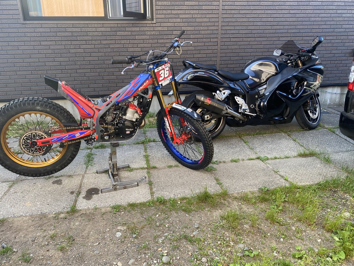 ryuhworld's tweet image. 本日も、仕事後に雨のわっさむ大会後の手入れ。
パンクしたタイヤチェンジやあちこちから出てくる、わっさむ草を取り除いたり...
ようやく乗れる様になったかな😆

#mxbuild
#iRCTire
#MATEC
#APconception
#SendaiBase
#ぱわあくらふと
#ブラビッシモ
#男汁倶楽部
#Betaサポート北海道
#RENENJapan