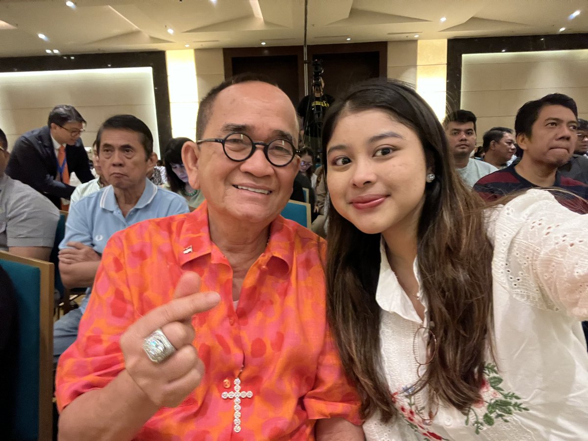 Mari semua Negara2 di Dunia, tolong jangan ada yang memper keruh Pertempuran antara Israel dan Iran lakukanlah dengan suasana D a m a i, persoalan besar Kita kecilkan setelah itu semua kembali berpegangan tangan “Damai itu Indah” Merdeka👍🙏🏻🇲🇨.