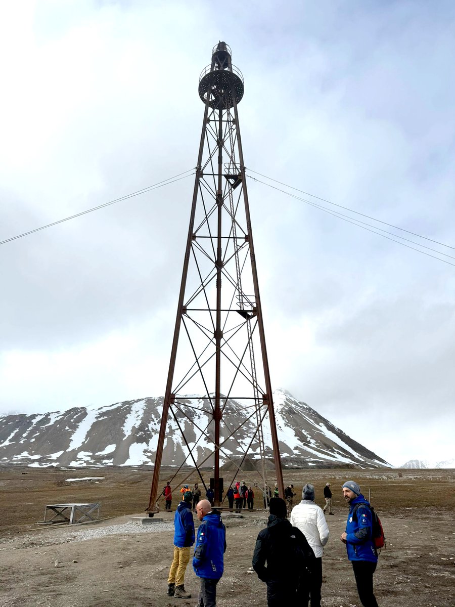 🔬 Il <a href="/CNRDTA/">CNR-DTA</a> è in visita alla stazione artica Dirigibile Italia (bit.ly/44jtGON). Isole Svalbard, Norway.

🌍 Il <a href="/CNRDTA/">CNR-DTA</a> e gli Istituti CNR ne supportano il rafforzamento in un contesto dove il clima cambia rapidamente.

<a href="/CNRsocial_/">CNR Consiglio Nazionale delle Ricerche</a>