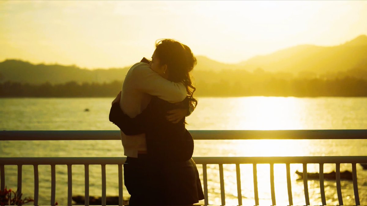 我可不可以
和你在一起
我们之间
有太多回忆
爱上了你
没什么道理
只是刚好情窦初开遇到你